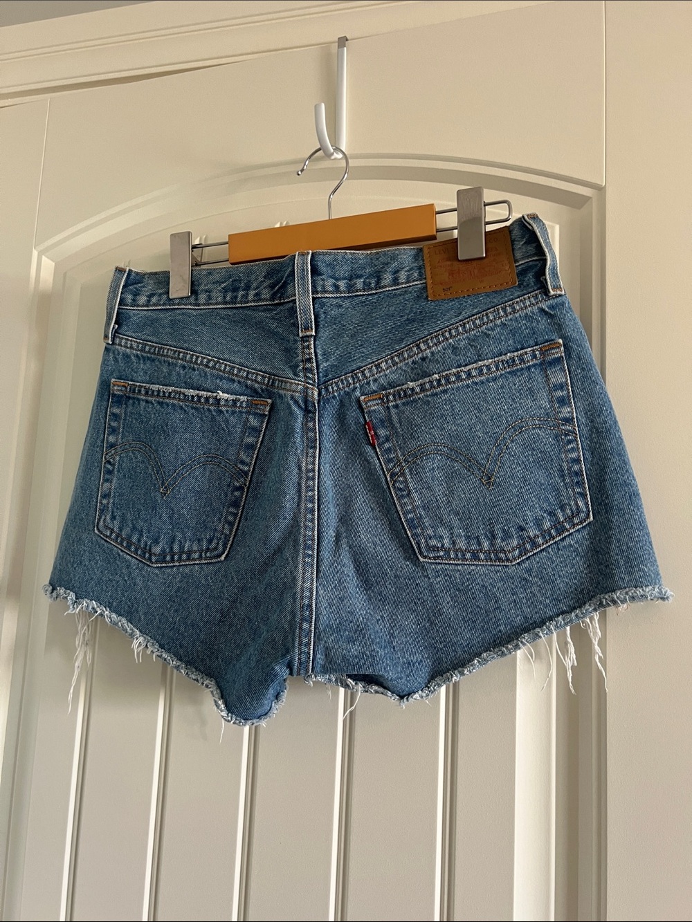 045 $20 size 28 Levi’s shorts high waist shorts